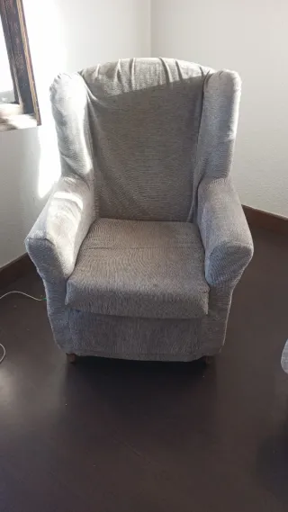 Sillón de tela gris