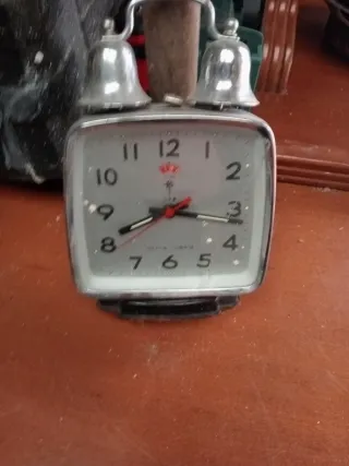 Despertador antiguo de campana