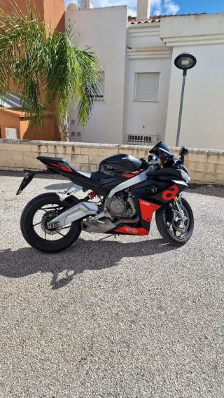 Aprilia RS 660 Negra y Roja