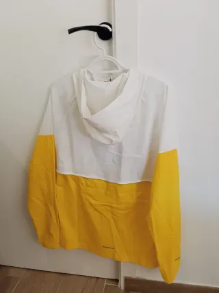 Sudadera Nike con capucha blanca y amarilla