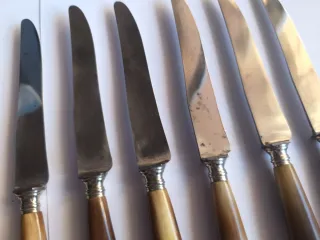 Coltelli antichi con manico in corno