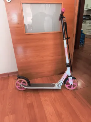 Patinete infantil rosa y blanco