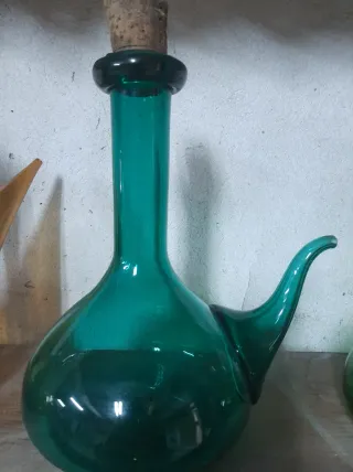 Porrón de vidrio soplado verde