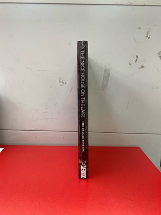 THE NICE HOUSE ON THE LAKE "INGLES" (THE LUXE ED)