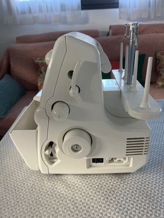 Maquina de coser remalladora