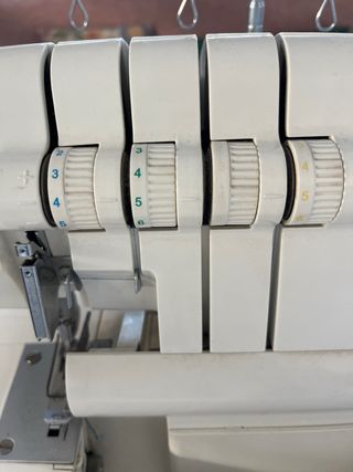 Maquina de coser remalladora