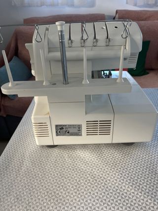 Maquina de coser remalladora