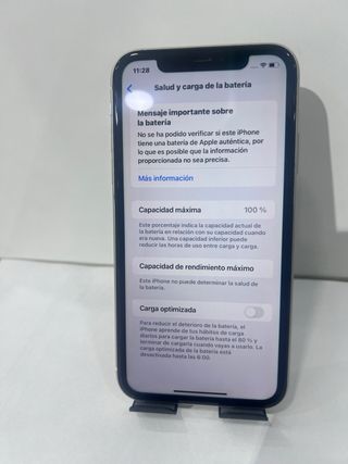 iPhone 11 con 64GB de almacenamiento, en muy buen