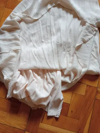 Vestido largo beige con etiqueta