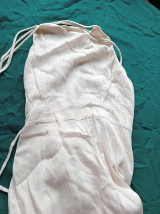 Vestido largo beige con etiqueta