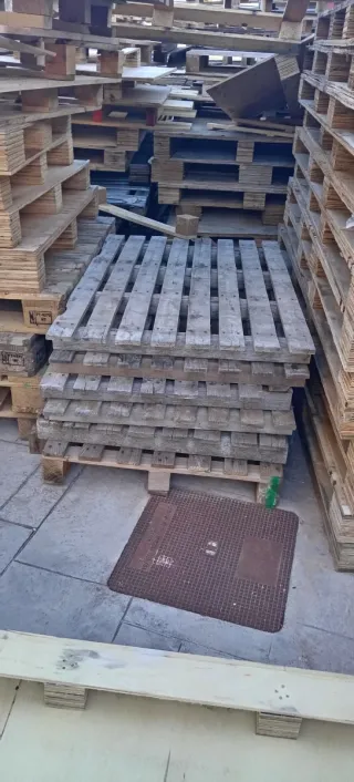 Palets de madera variados