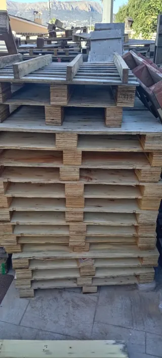 Palets de madera variados