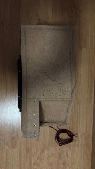 Cajón Subwoofer Hertz 10 600W para mr2 spyder