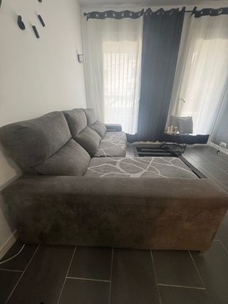 Sofá Chaise Longue Gris 3 Plazas, con dos fundas.