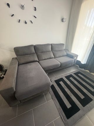 Sofá Chaise Longue Gris 3 Plazas, con dos fundas.