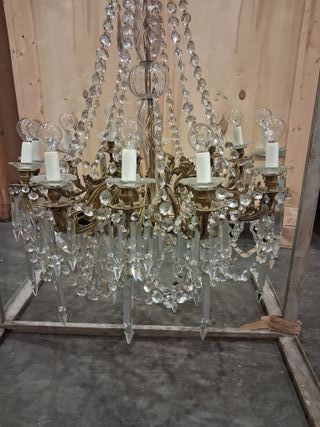 Lámpara de lágrimas dorada y transparente