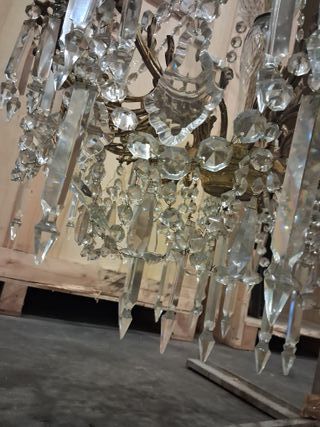 Lámpara de lágrimas dorada y transparente