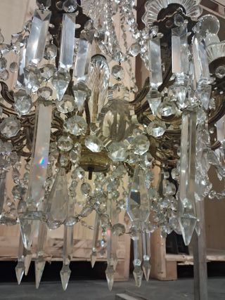 Lámpara de lágrimas dorada y transparente