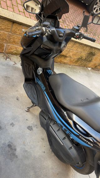 Zontes M125 2022  Scooter Negra