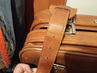 Maleta antigua de cuero marrón