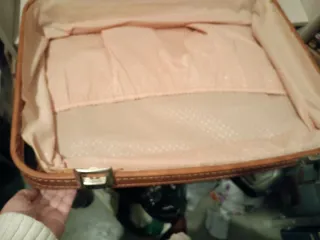 Maleta antigua de cuero marrón