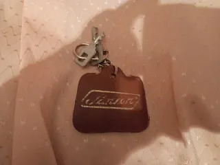 Maleta antigua de cuero marrón