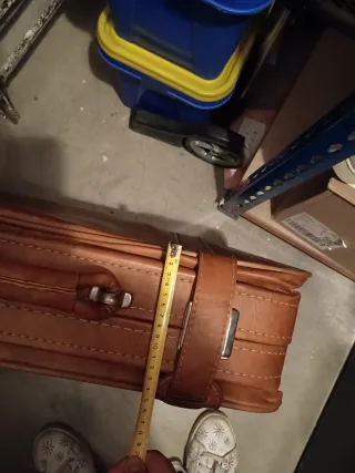 Maleta antigua de cuero marrón