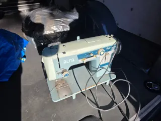 Máquina de coser Alphamatic 109