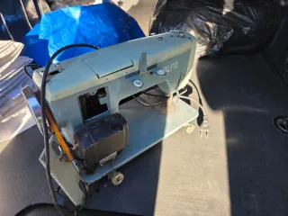 Máquina de coser Alphamatic 109