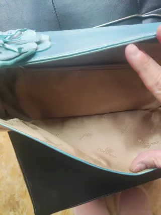 Bolso de fiesta azul con flor