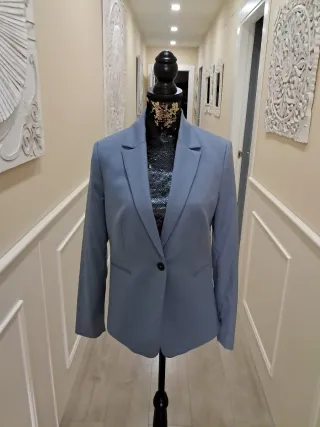 Americana Mango Azul y Vestido estampado