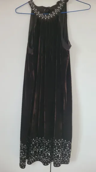 bonito vestido con piedreria