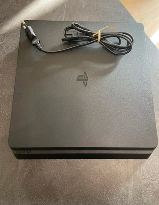 PS4 Slim 1TB + Cables + Mando