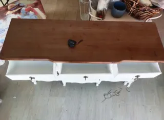 Mueble aparador blanco con armarios y cajones