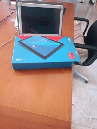 Tablet Lenovo Gris y Blanca