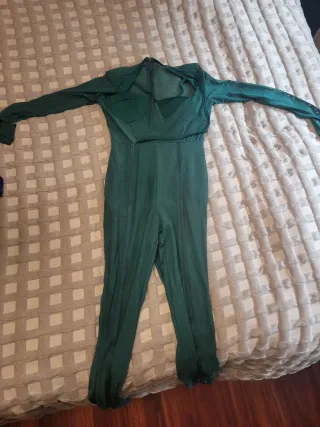 Se venden monos y faldas con top