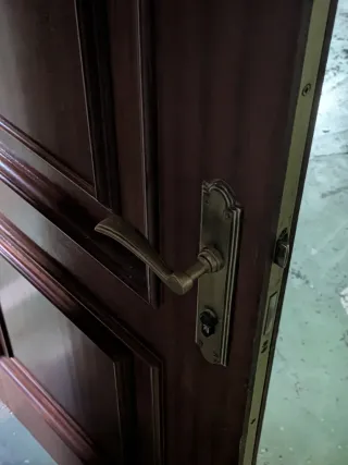 Puerta blindada madera