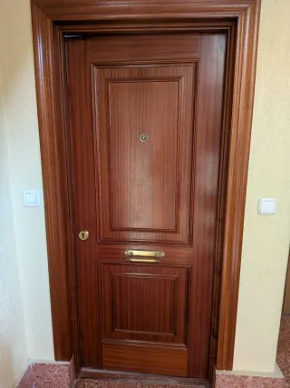 Puerta blindada madera