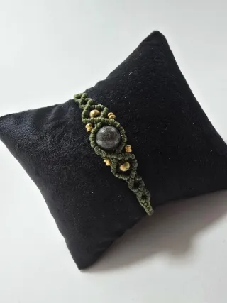 Pulseras  variadas MACRAME con piedras.