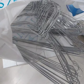 50 Perchas Metal Plata como nuevas