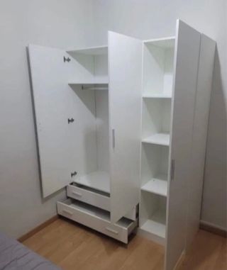 Armario blanco de madera