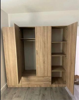 Armario blanco de madera