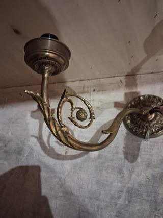 Aplique de latón estilo clásico