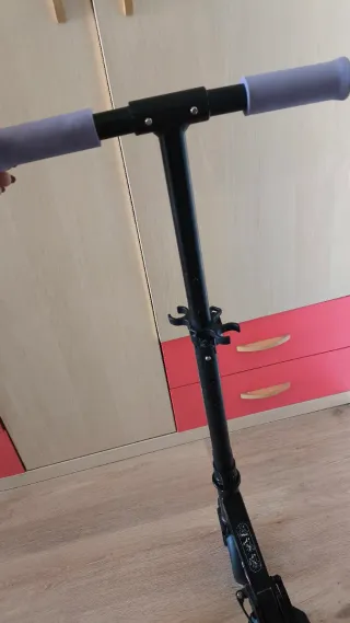 Patinete infantil negro y morado