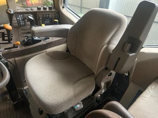 Tractor John Deere 6910 con pala