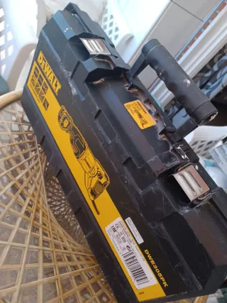 Sierra de sable Dewalt DWE305PK