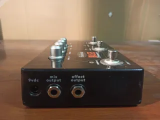 Pedal overdrive y armoniador Fishman Fission Bass