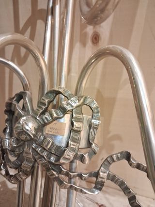 Aplique de pared plateado y blanco