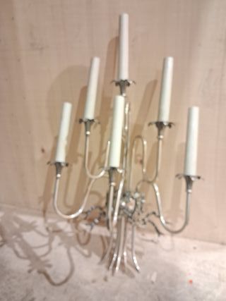 Aplique de pared plateado y blanco