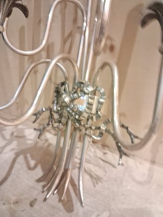 Aplique de pared plateado y blanco